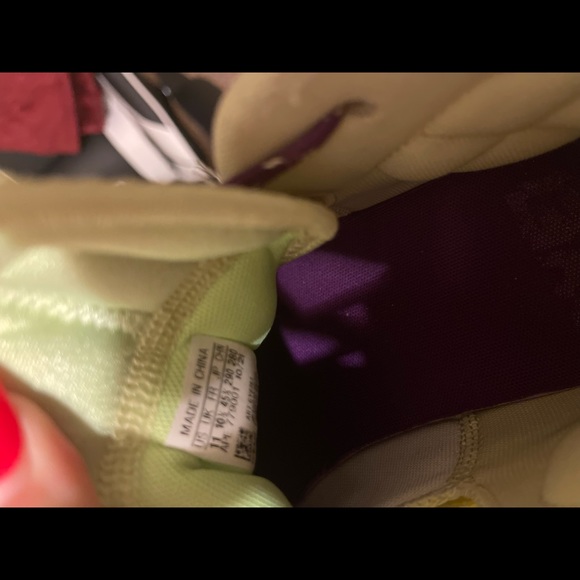 Men’s Adidas Dame Basketball shoes size 11 - Picture 3 of 4